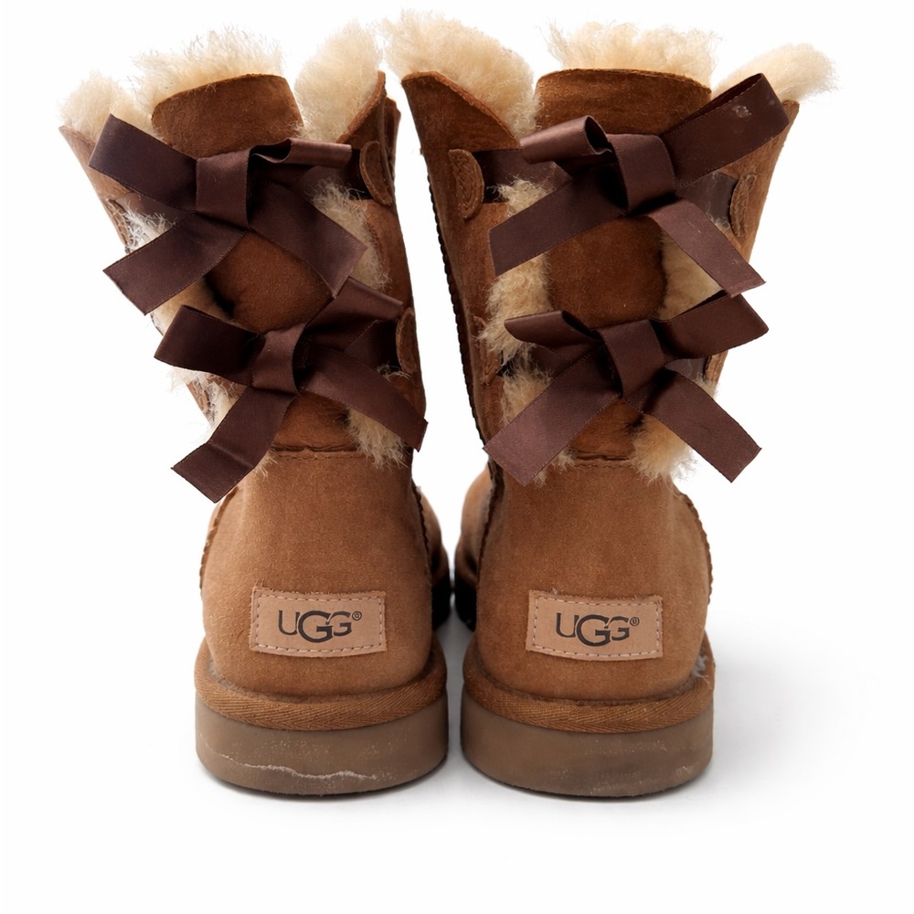 UGG Bailey Bow II Chestnut Boots Women’s Sheepskin Suede Brown size 8